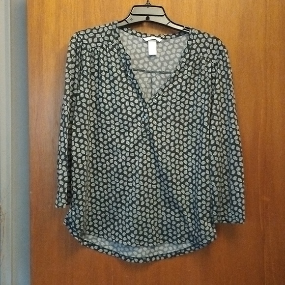 H&M Black and White V Neck Top Size Medium - Picture 1 of 3